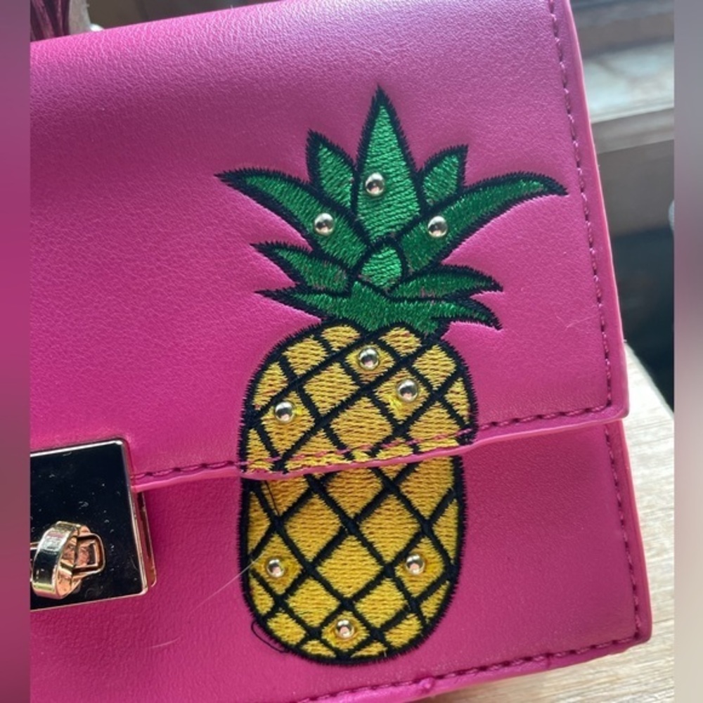 ☀️Olivia Miller Pink Crossbody Bag with Pineapple Design NWT